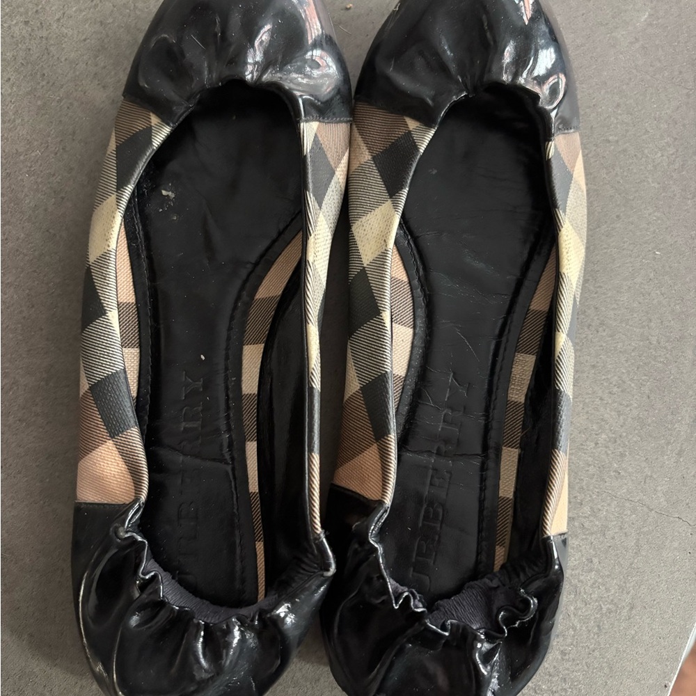 Burberry Black and Tan Loafers with Classic Design